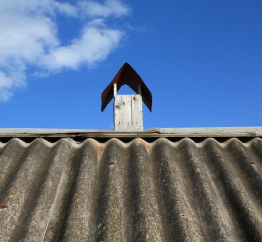 Kur dėti seną asbestinę stogo dangą?